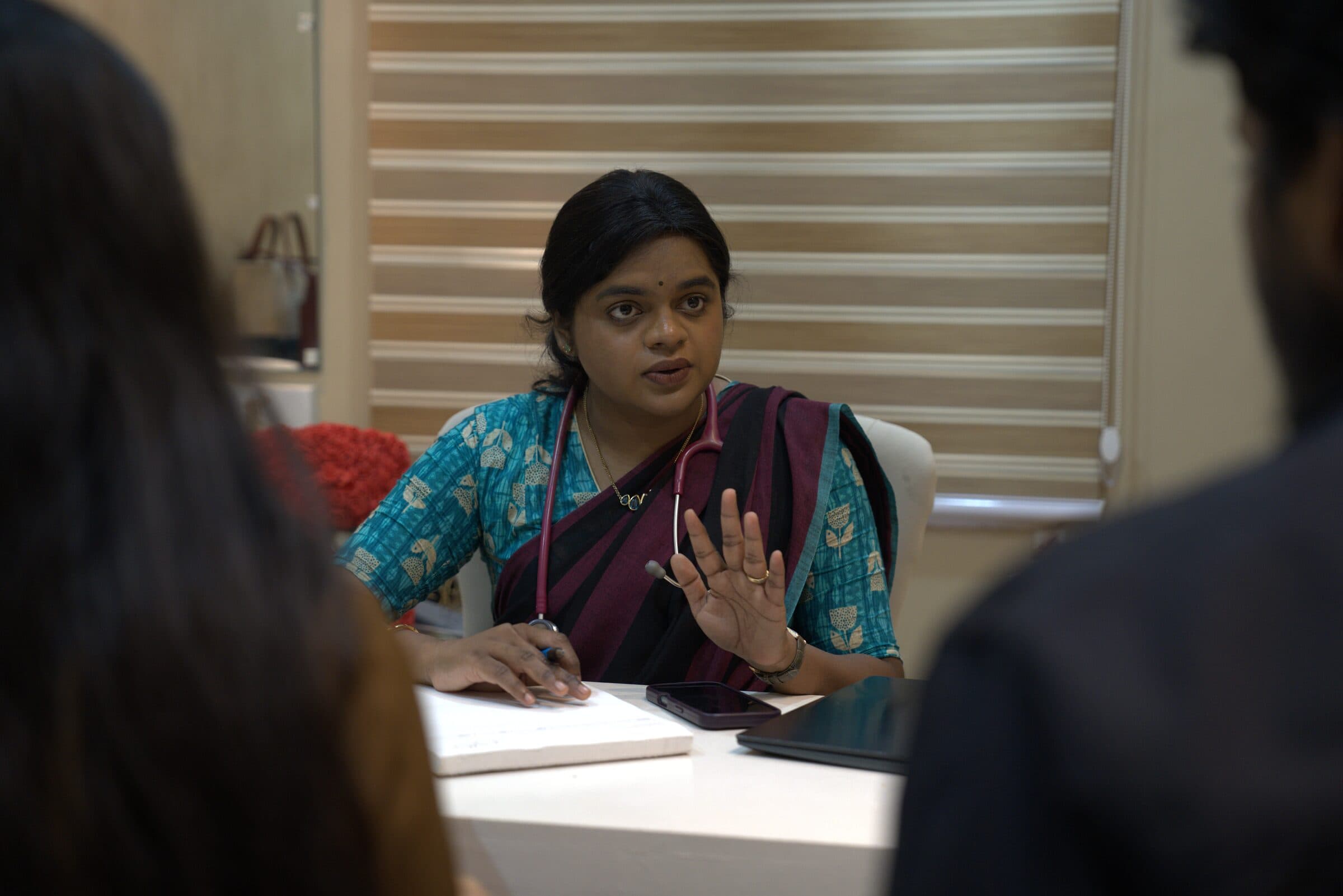 A calm one-to-one maternity-care consultation.
