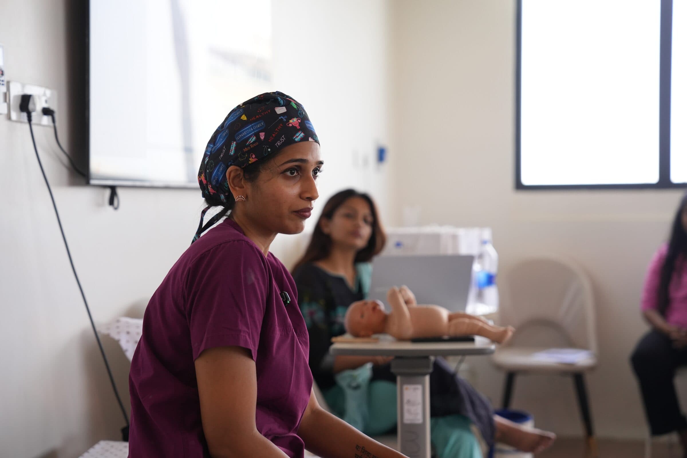 Doctor explaining birth preparation to participants