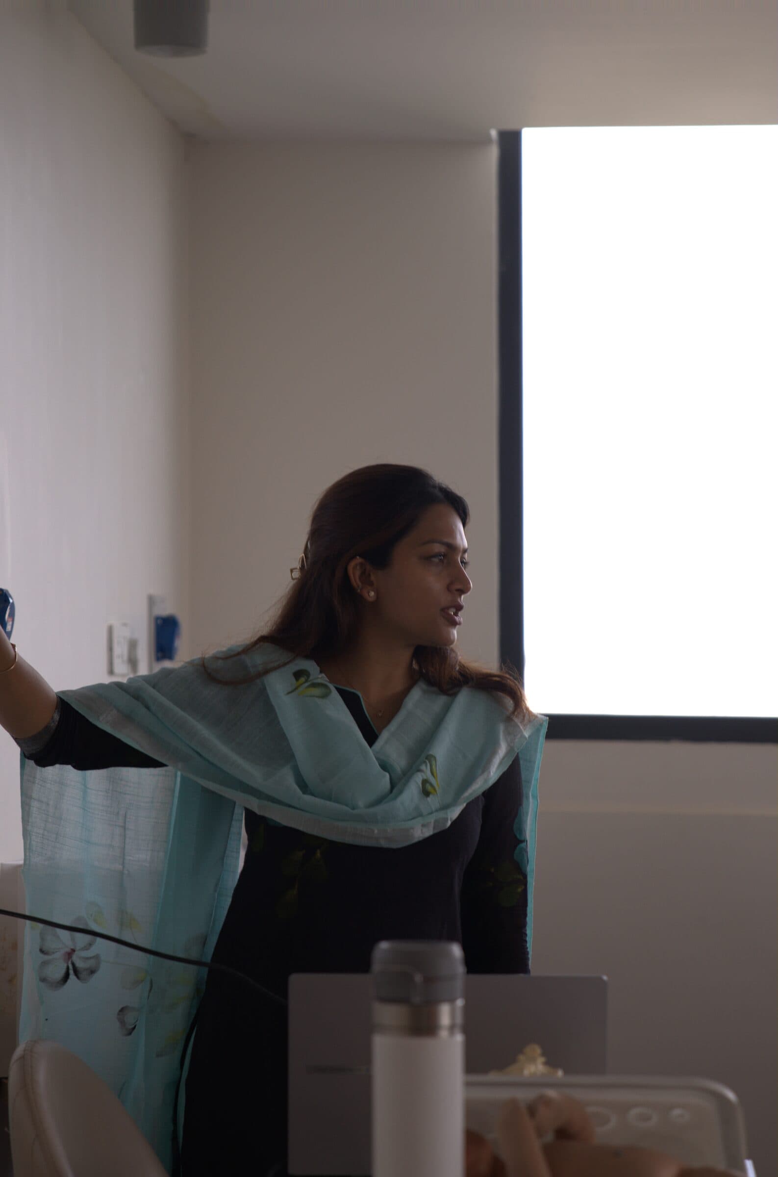 Hands demonstrating reassuring support during a workshop